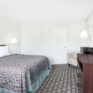 Queen Room Mobility accessible